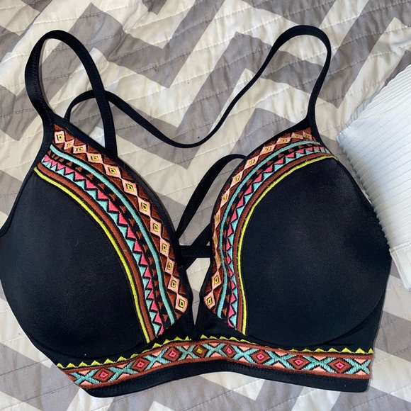 CLOSET CLEAR OUT - Picture 4 of 6